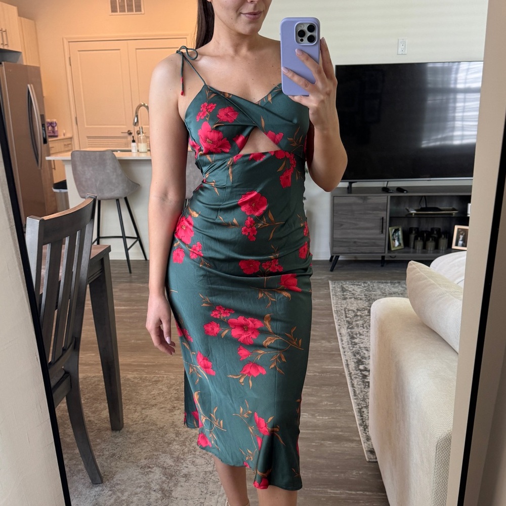 Hello Molly Green Floral Dress - Picture 8 of 16